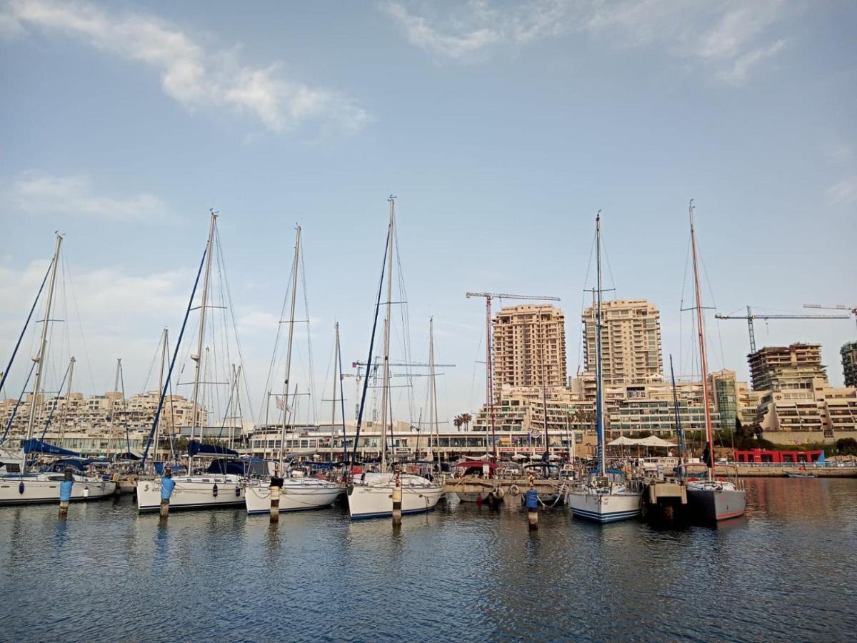 亚实基伦Marina Breeze公寓 外观 照片