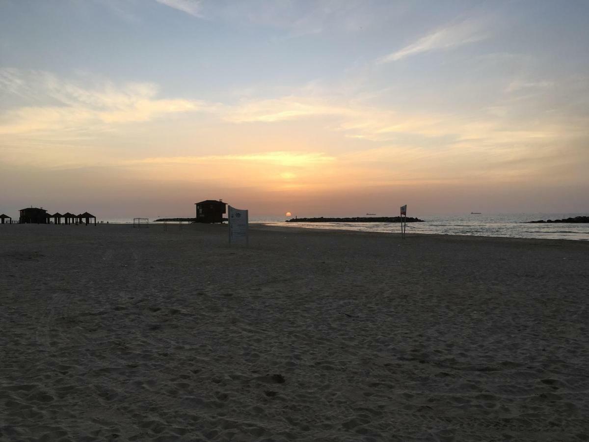亚实基伦Marina Breeze公寓 外观 照片
